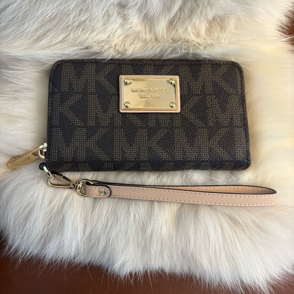 Michael Kors Jet Set Wristlet Wallet